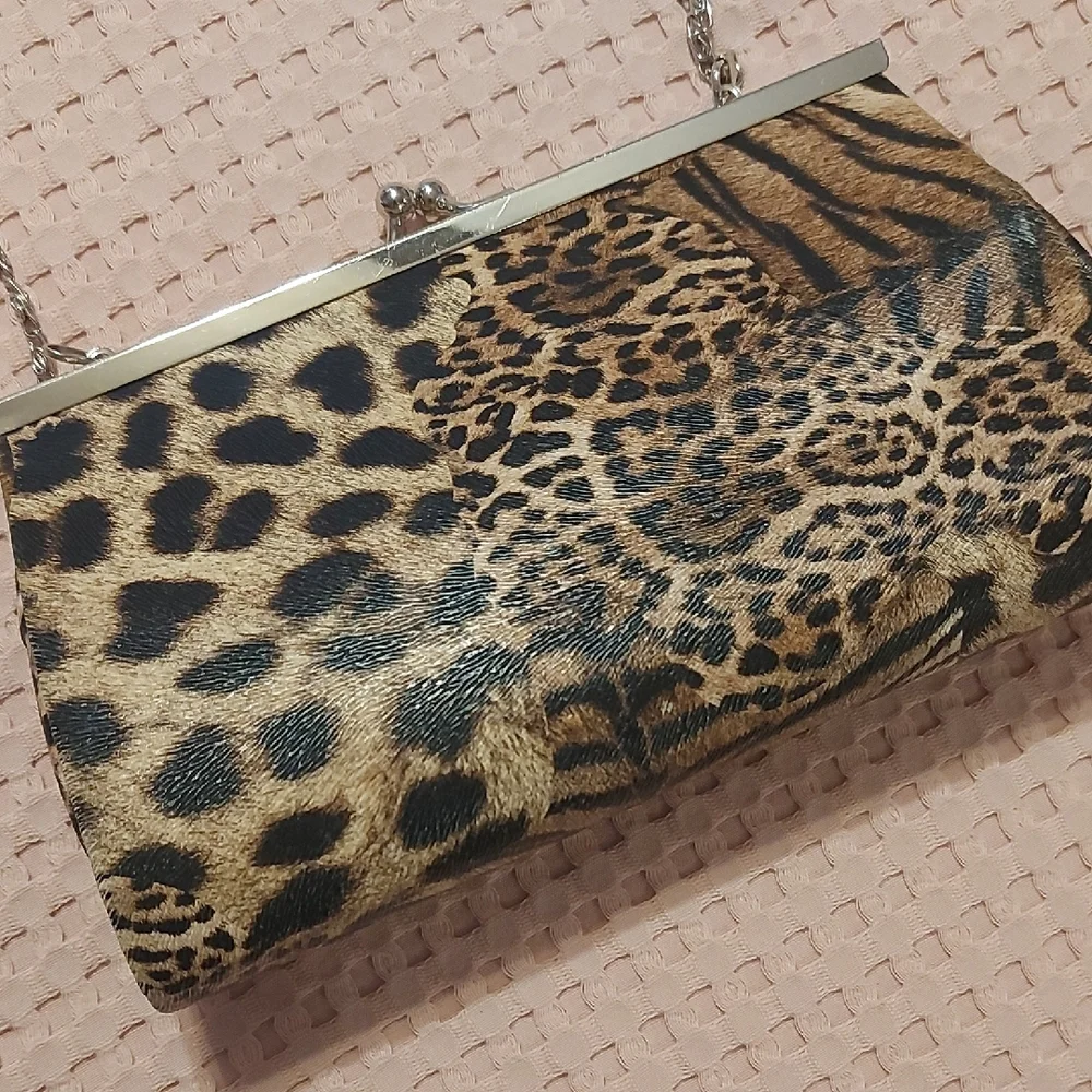 Elegant Leopard Print Wristlet Clutch - Picture 3 of 5